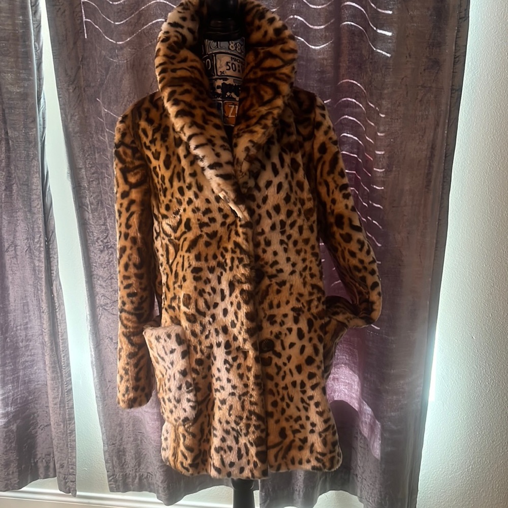 GUESS Faux fur leopard print coat L/G